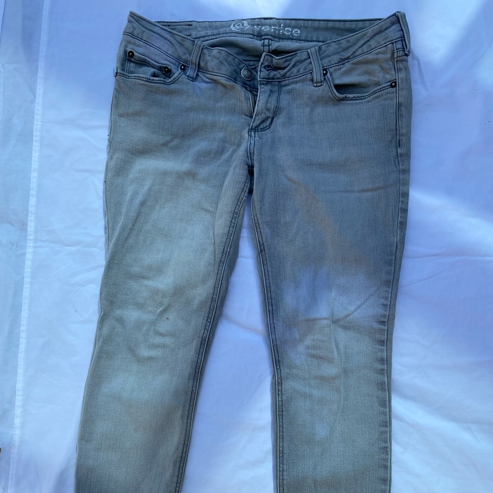 Billabong bullhead Venice style denim jeans in Grey wash color. (Size 7 short)